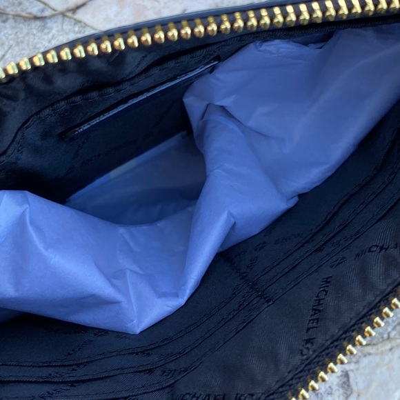 NWT Michael Kors Metallic signature wristlet - Picture 6 of 8